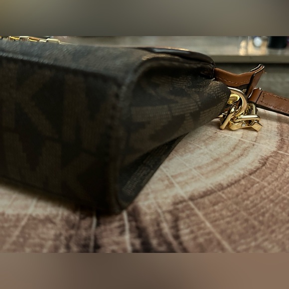 Authentic Michael Kors Florence Crossbody Purse. Never Used. - Picture 10 of 16